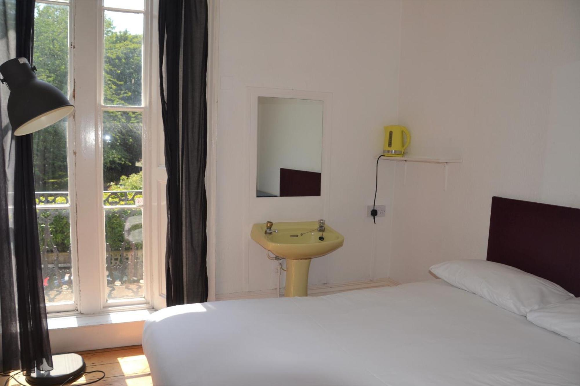 Westbourne Place Rooms - By Clifton Short Lets Bristol Room photo