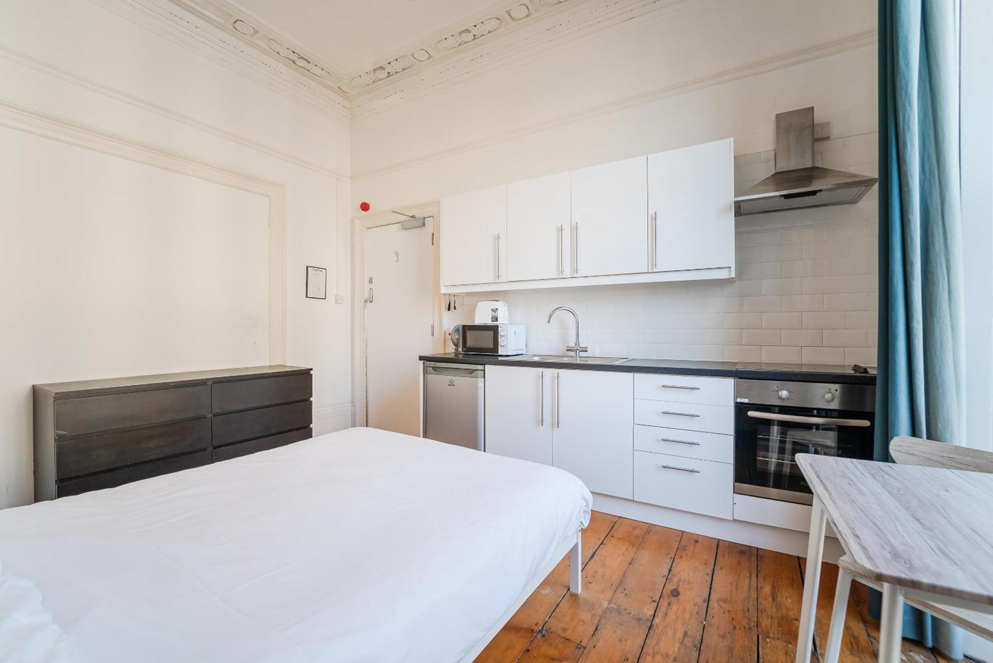Westbourne Place Rooms - By Clifton Short Lets Bristol Room photo